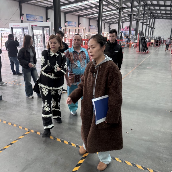 Foreign Customers Visit The Factory