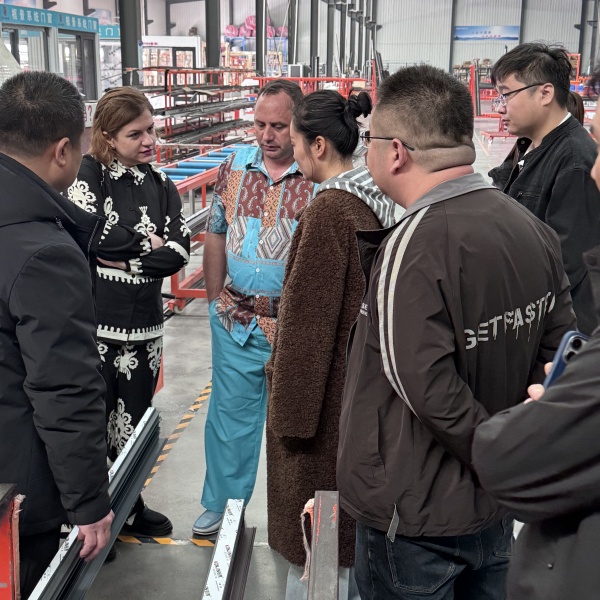 Foreign Customers Visit The Factory