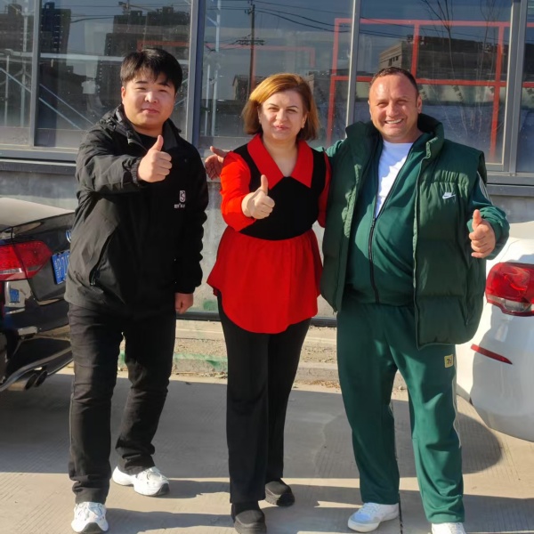 Foreign Customers Visit The Factory